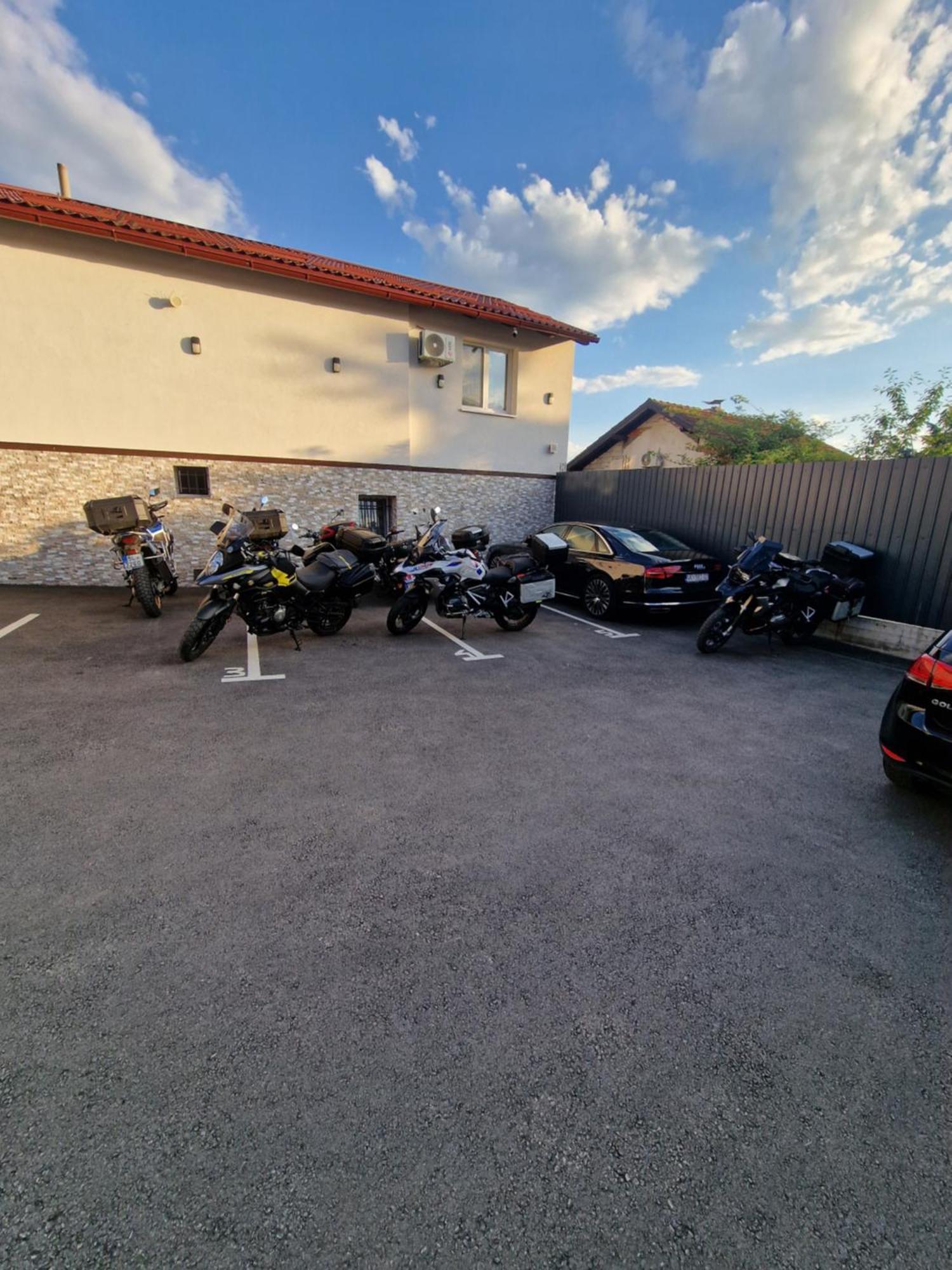 Apartments Natural And Bungalows 2 Sarajevo Luaran gambar